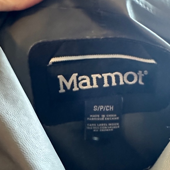 Marmot Gore Tex Women's Black Hooded Rain Jacket, Size Small, Like New - Picture 2 of 13